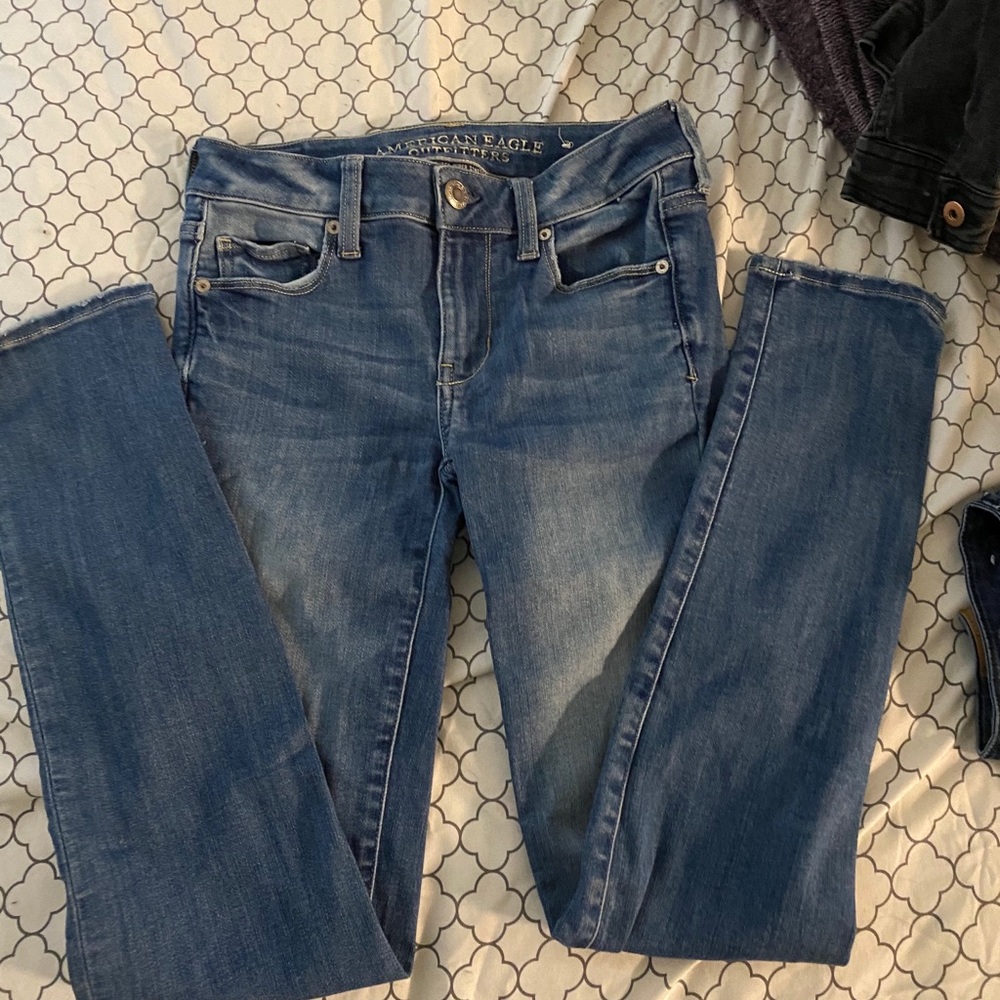 **SOLD** American Eagle jeans size 4